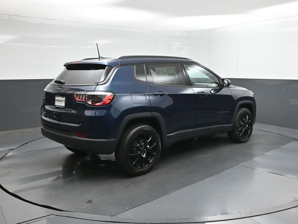 New 2026 Fathom Blue Pearl Coat Jeep Latitude image 8