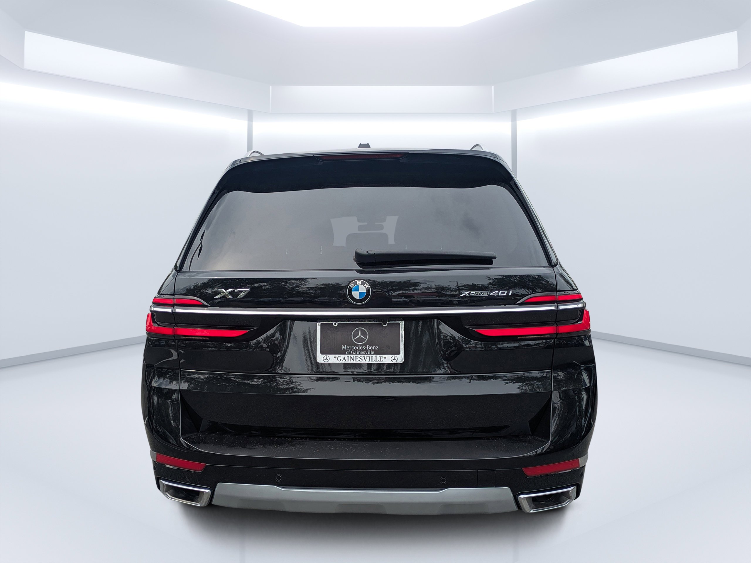 Used 2025 Black Sapphire Metallic BMW xDrive40i image 4