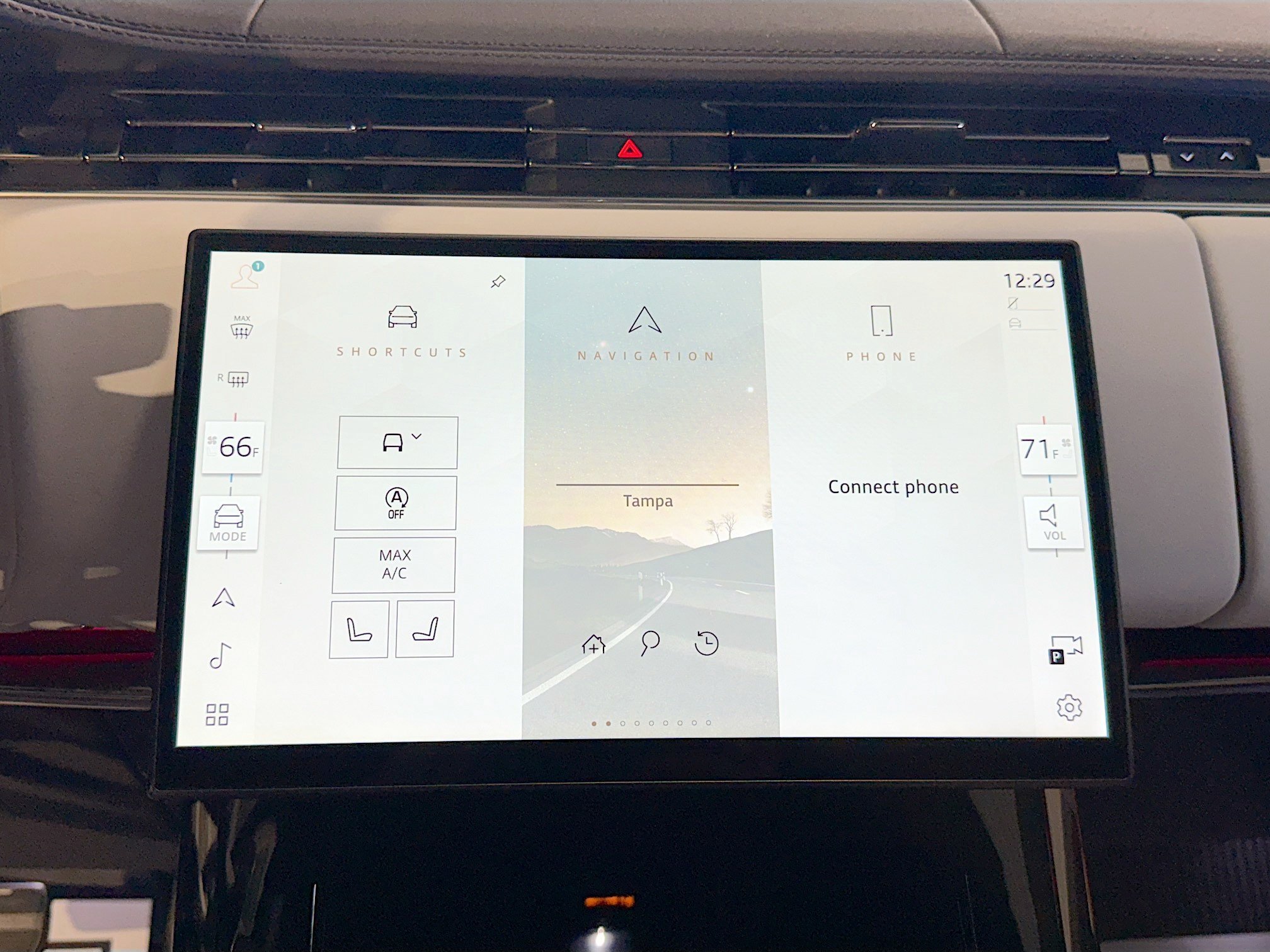 New 2026 Ostuni Pearl White LAND ROVER Dynamic SE image 33