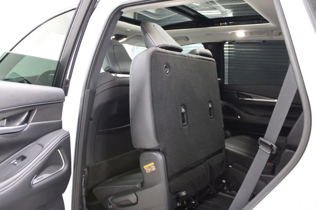 Certified Used 2026 White INFINITI LUXE image 39