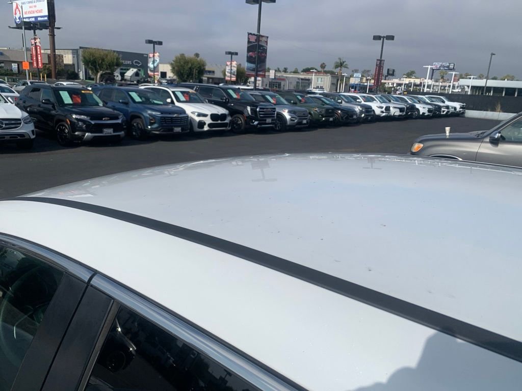 Used 2019 White Honda LX image 9