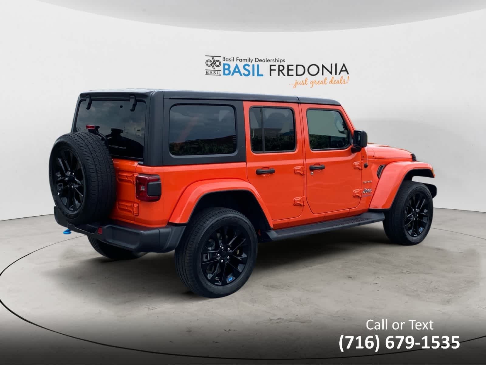 Used 2023 Punkn Metallic Clearcoat Jeep Sahara image 12