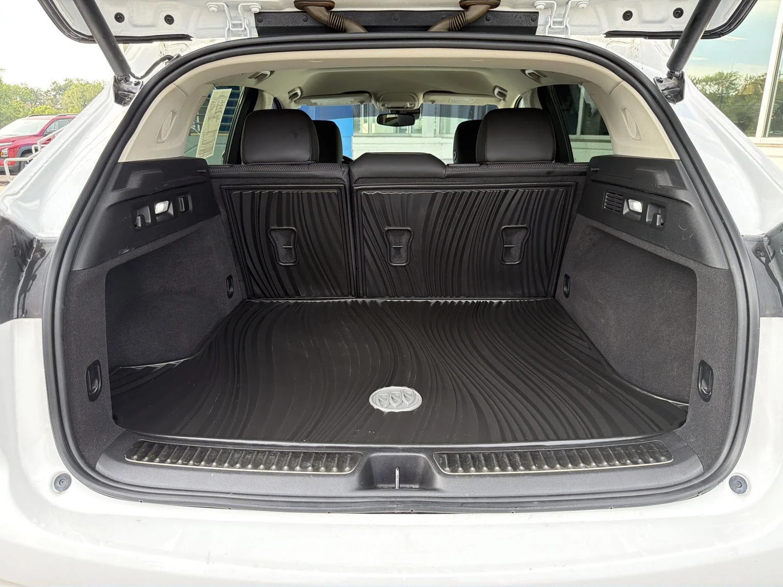 Used 2021 SUMMIT WHITE Buick Preferred image 35