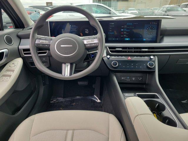 New 2025 Abyss Black Hyundai SEL image 10