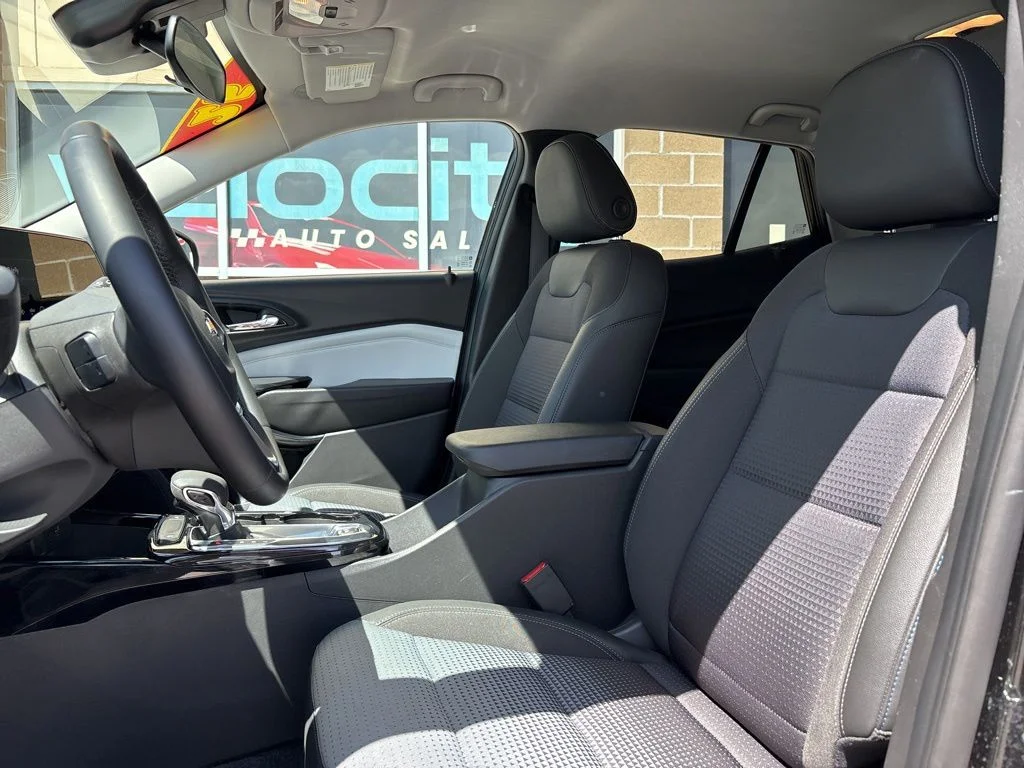 Used 2025 Black Chevrolet LT image 12