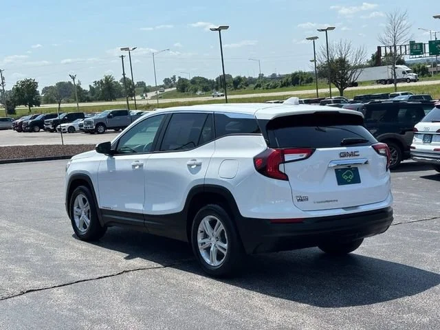 Used 2024 Summit White GMC SLE image 3