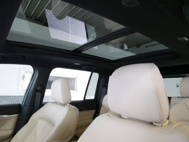 Certified Used 2025 Metallic Jeep Limited image 17