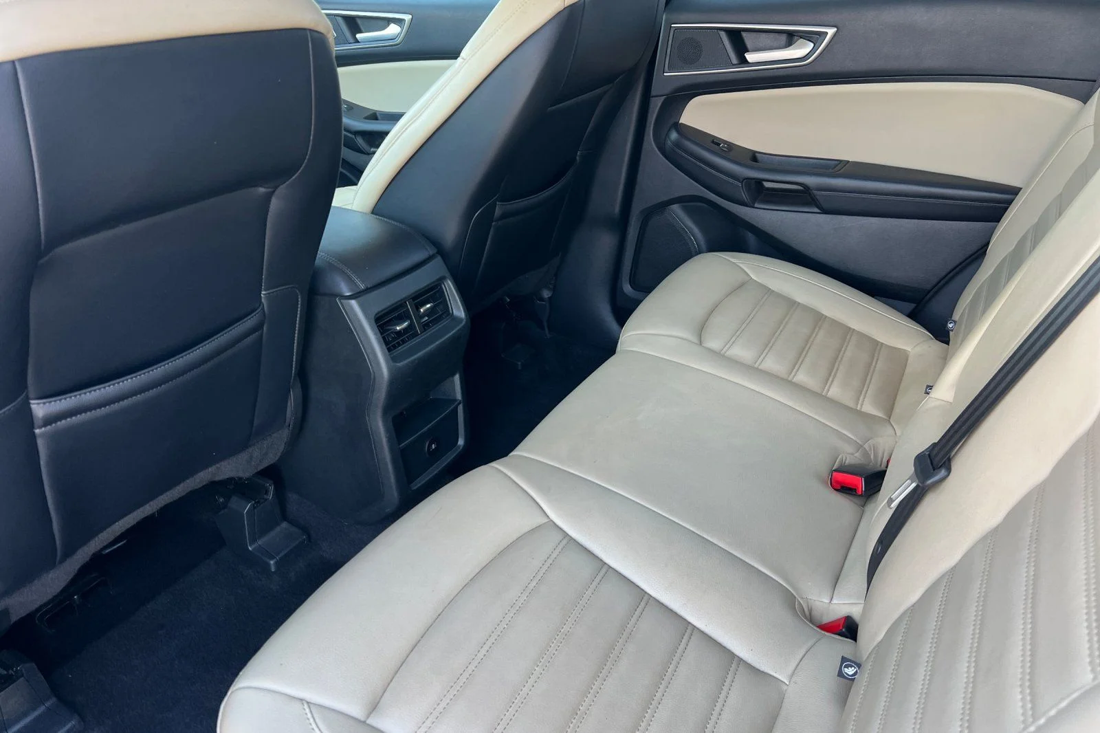 Used 2024 Silver Ford SEL image 9