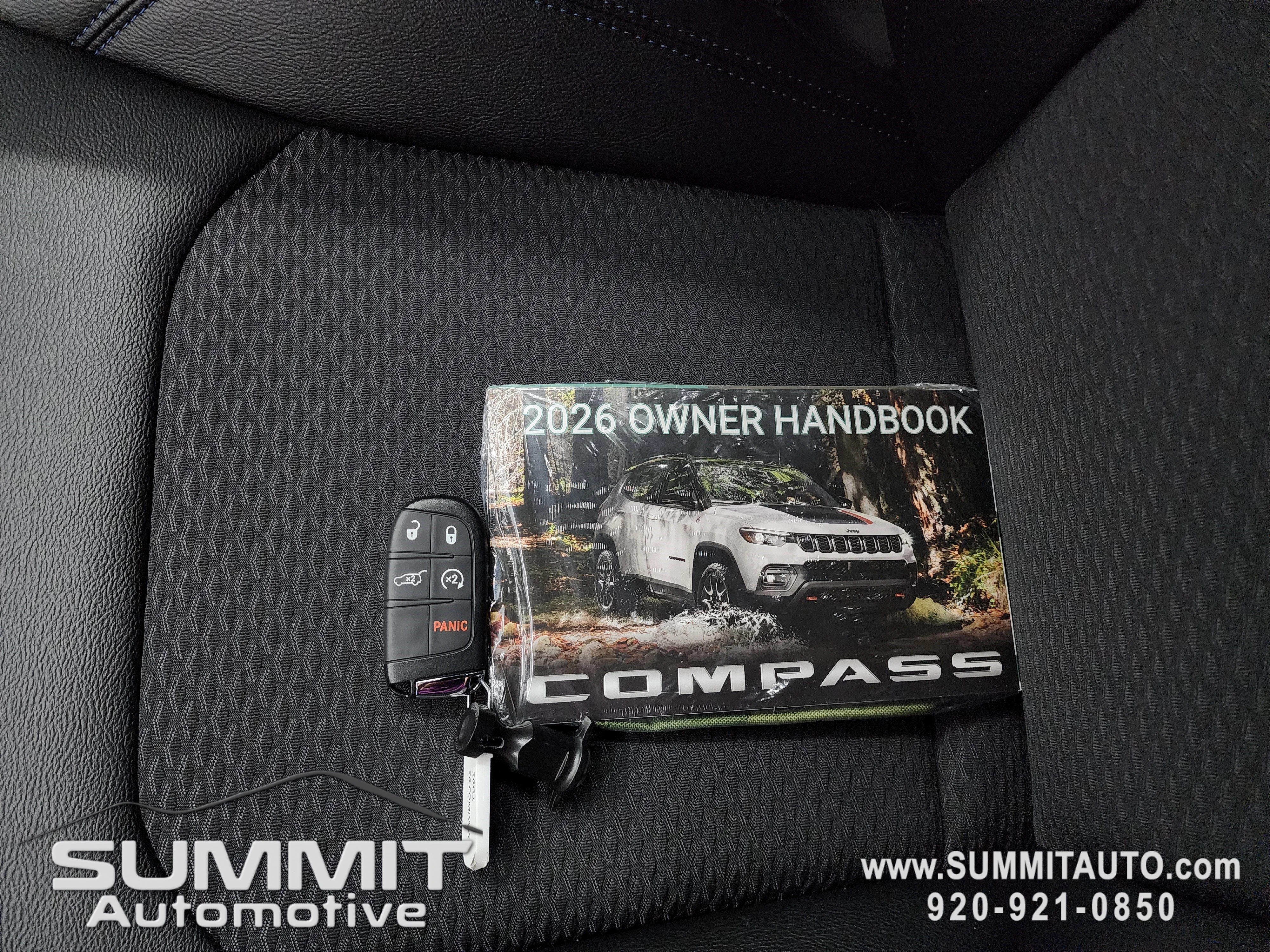 New 2026 Diamond Black Crystal Pearlcoat Jeep Latitude image 61
