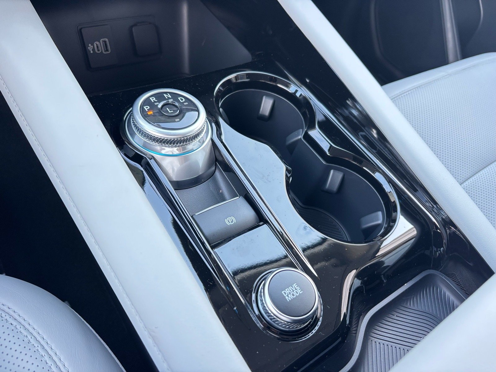 New 2026 Space White Ford Platinum image 17