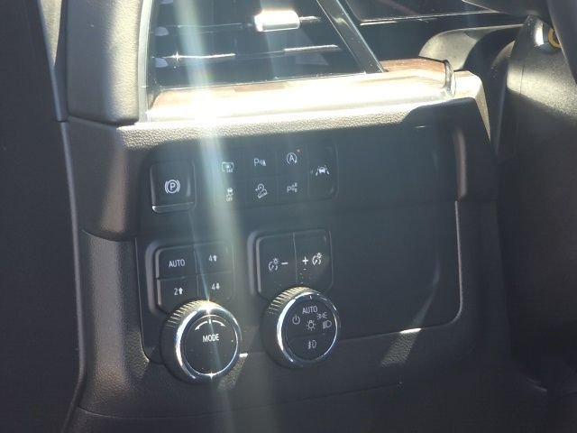 Used 2025 Gray Chevrolet Z71 image 17