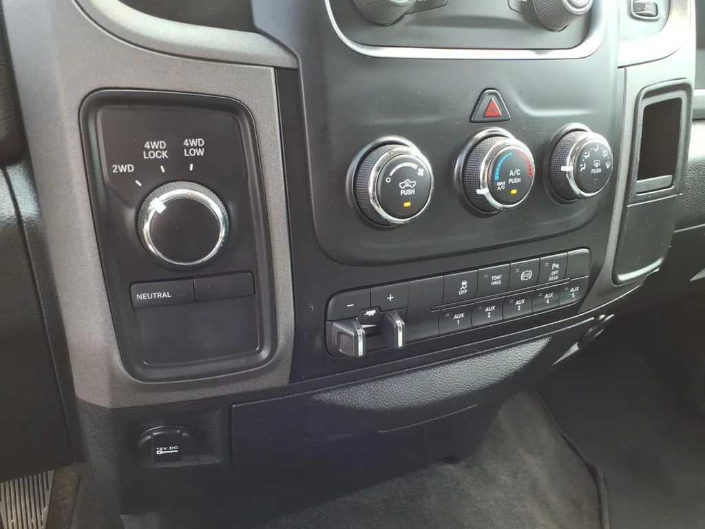 Used 2017 Bright Silver Clearcoat Metallic Ram Tradesman image 15
