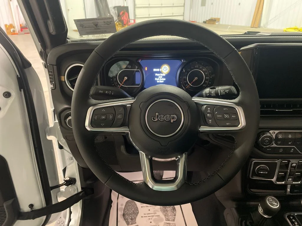New 2026 Bright White Clear-Coat Exterior Paint Jeep Sahara image 20