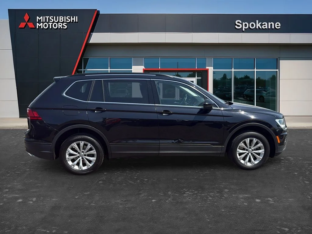 Used 2019 Deep Black Pearl Volkswagen SE image 8