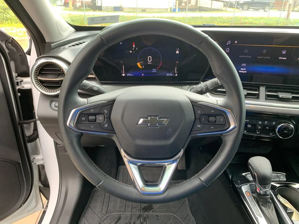Used 2024 White Chevrolet ACTIV image 28