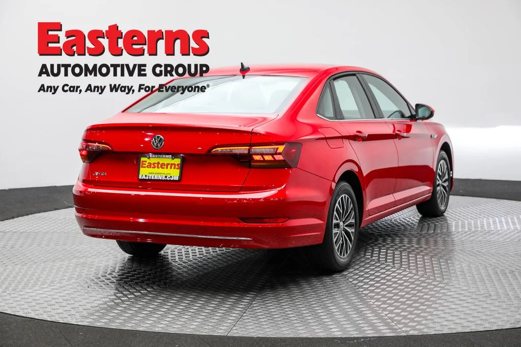 Used 2019 Red Volkswagen SEL image 5