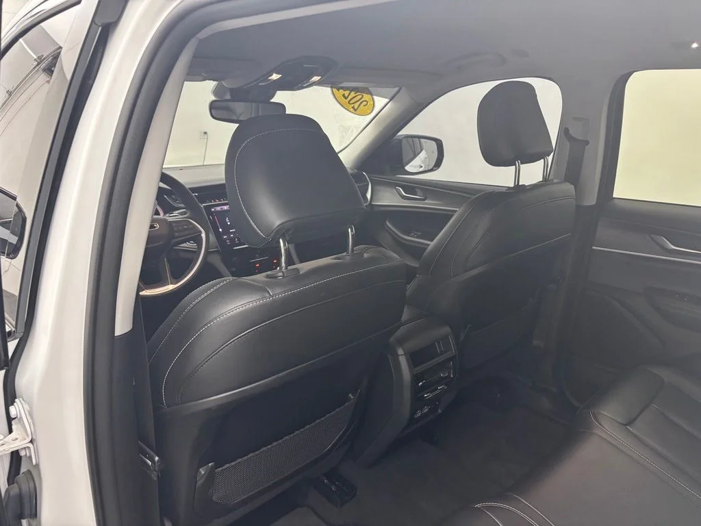Used 2024 White Jeep Limited image 34