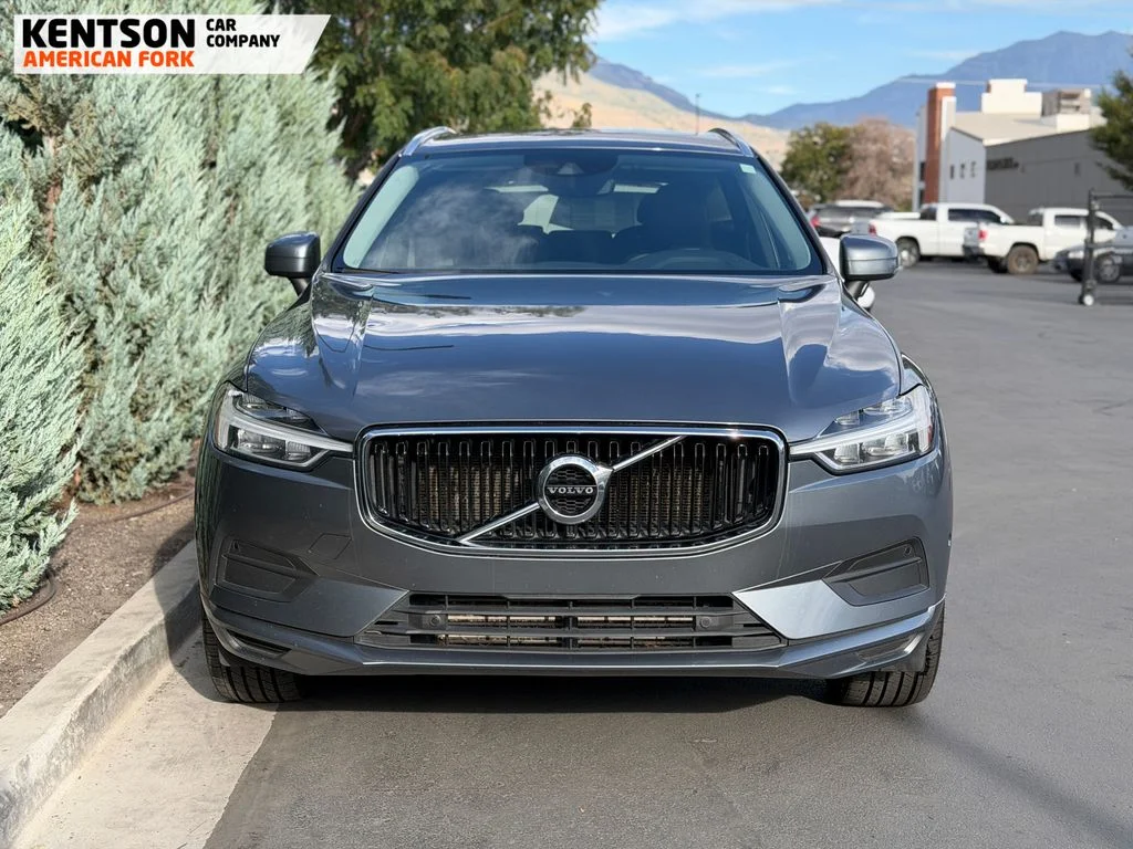 Used 2019 Gray Volvo T6 Momentum image 2