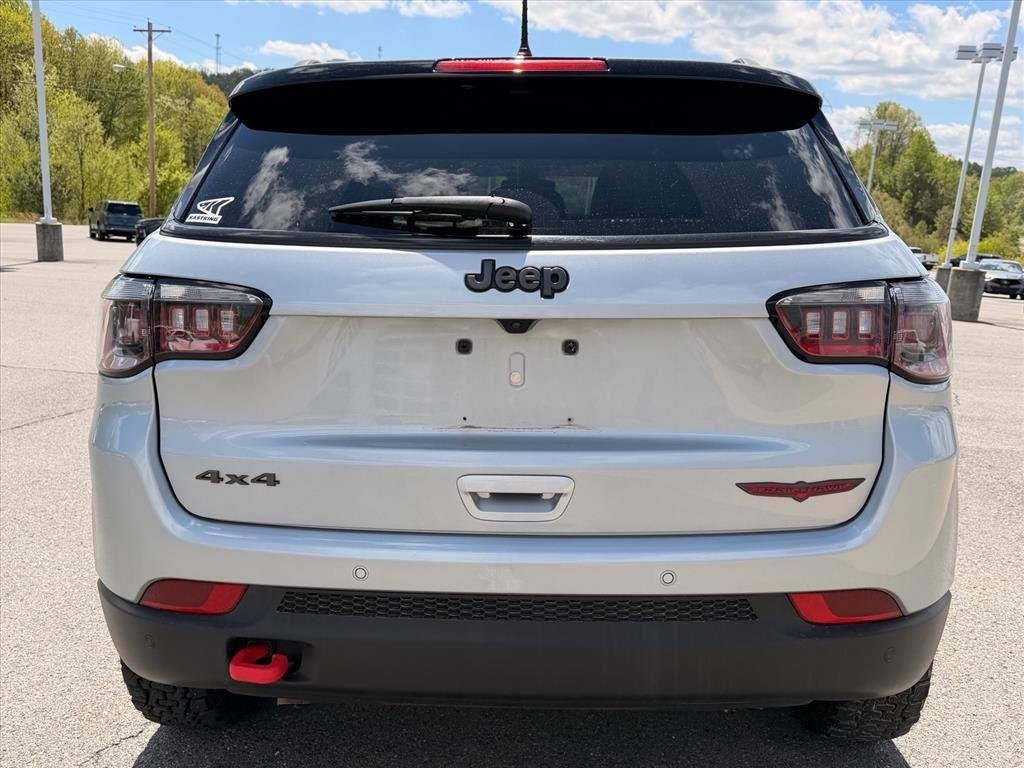 Used 2024 Silver Zynith Metallic Clearcoat Jeep Trailhawk image 4