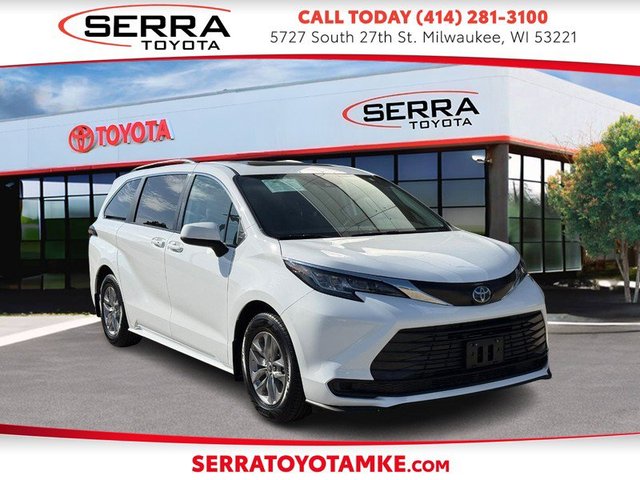 2022 Toyota Sienna LE