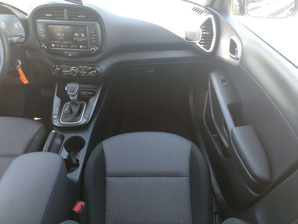 Used 2025  Kia LX image 16