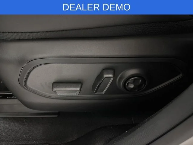 New 2026 Bright White Clear-Coat Exterior Paint Jeep Altitude image 8