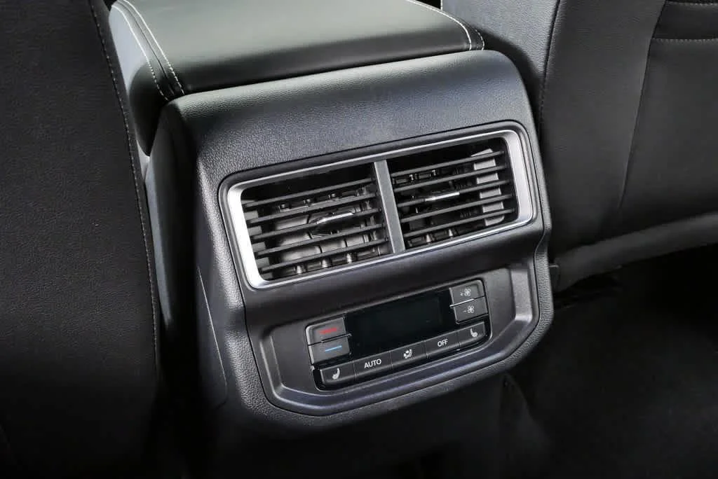 New 2026 Deep Black Pearl Volkswagen 2.0T SEL image 19