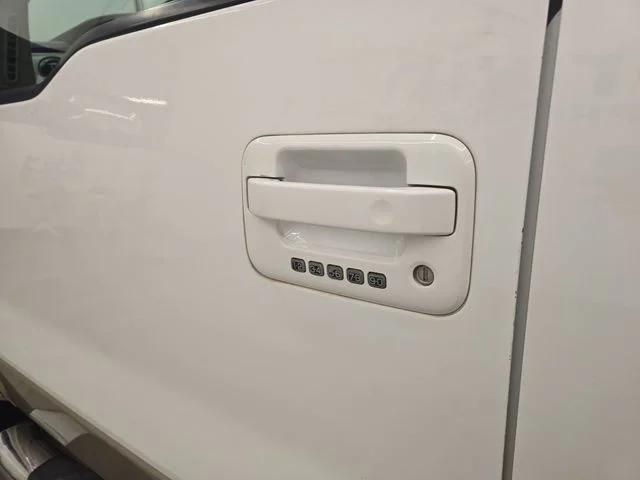 Used 2009 White Sand Tri-Coat Ford Lariat image 19