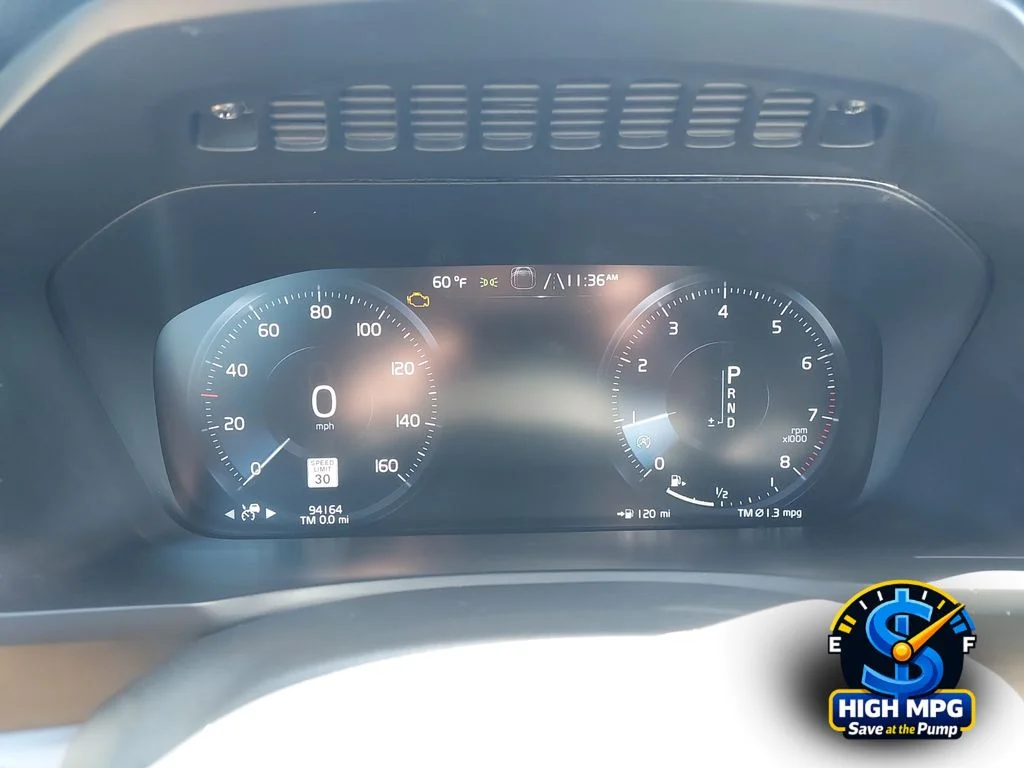 Used 2018 Black Volvo T6 Momentum image 13
