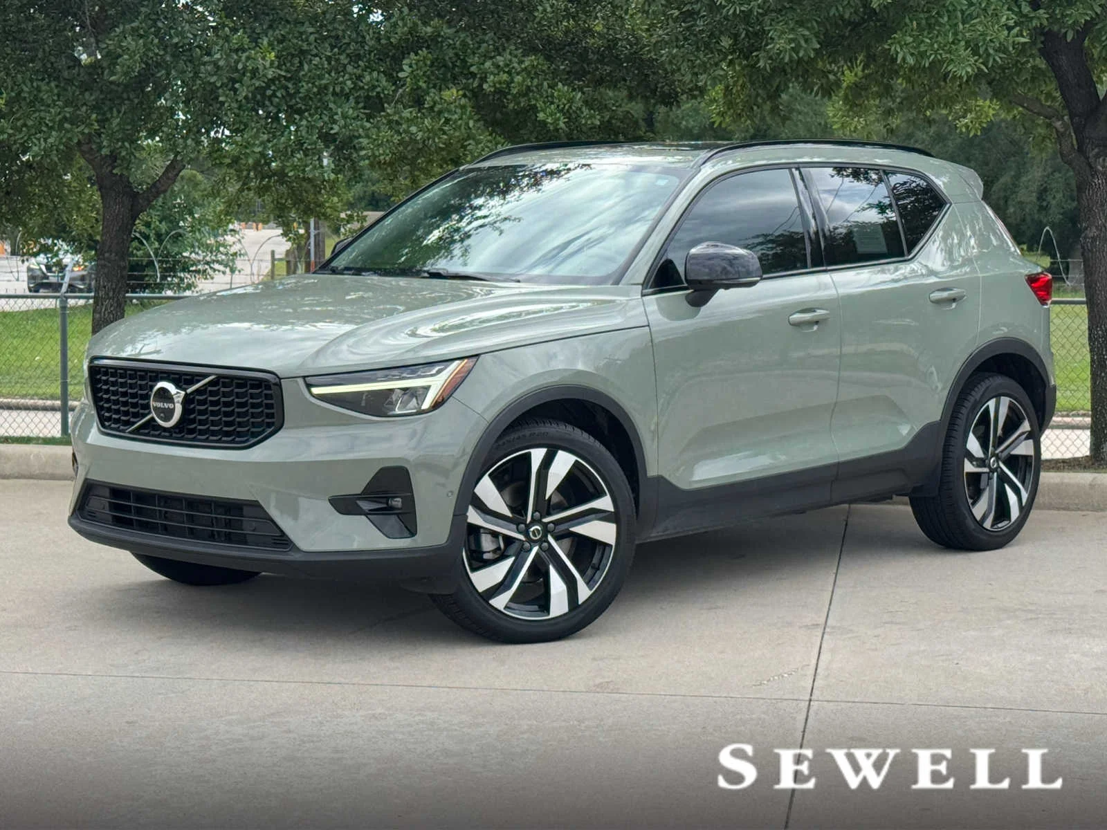 2023 Volvo XC40
