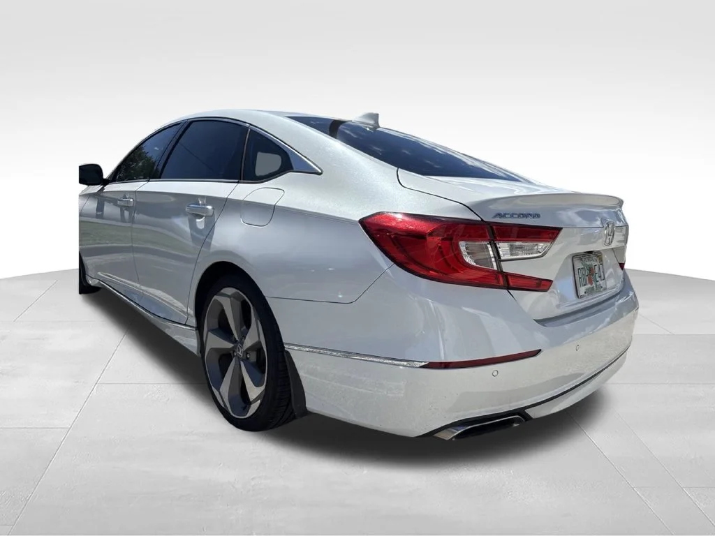 Used 2018 White Honda Touring image 4