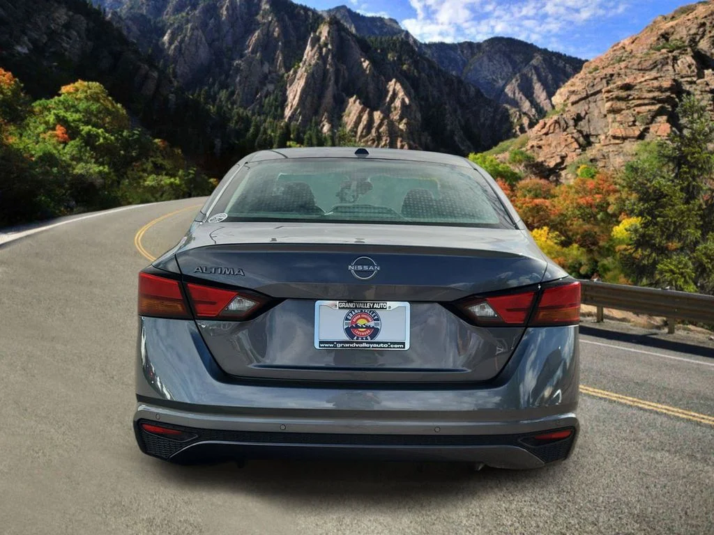 Used 2025 Gray Nissan 2.5 SV image 4