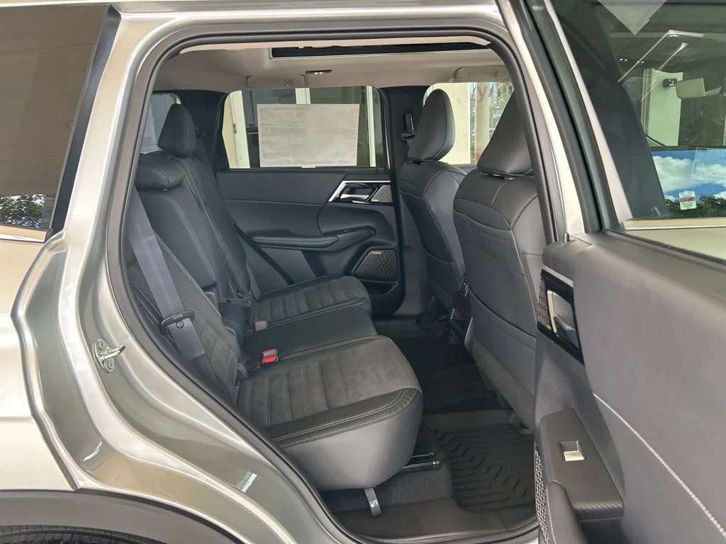 New 2026 Silver Mitsubishi SE 1.5T 2WD image 25