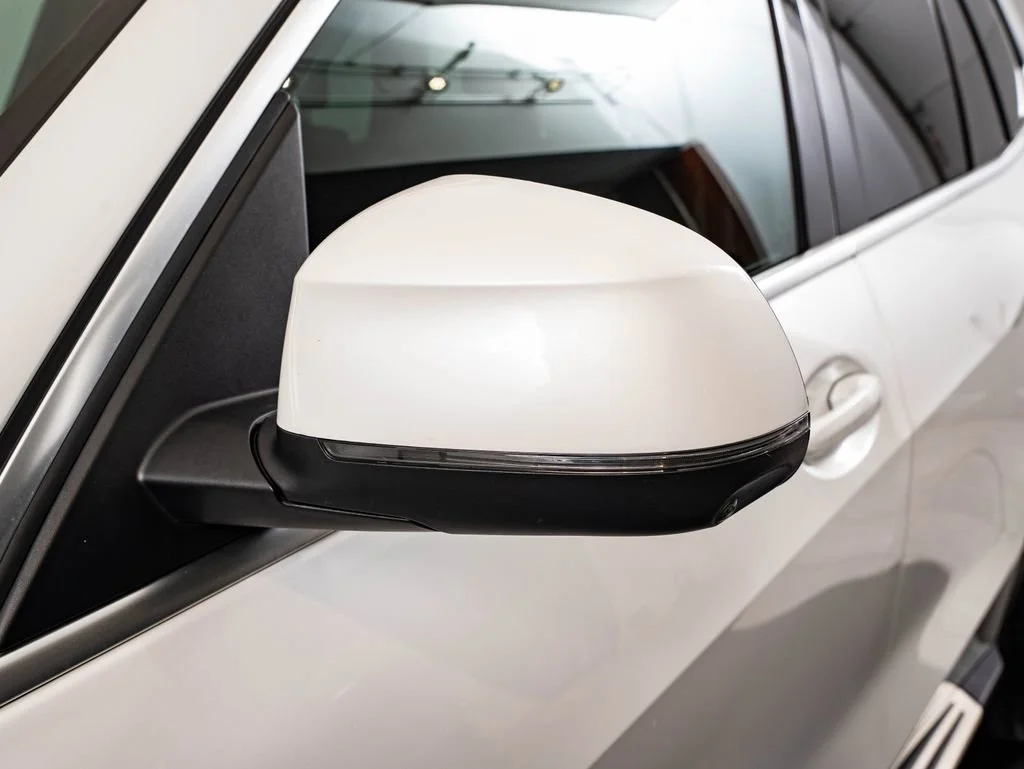Used 2024 Mineral White Metallic BMW xDrive40i image 16