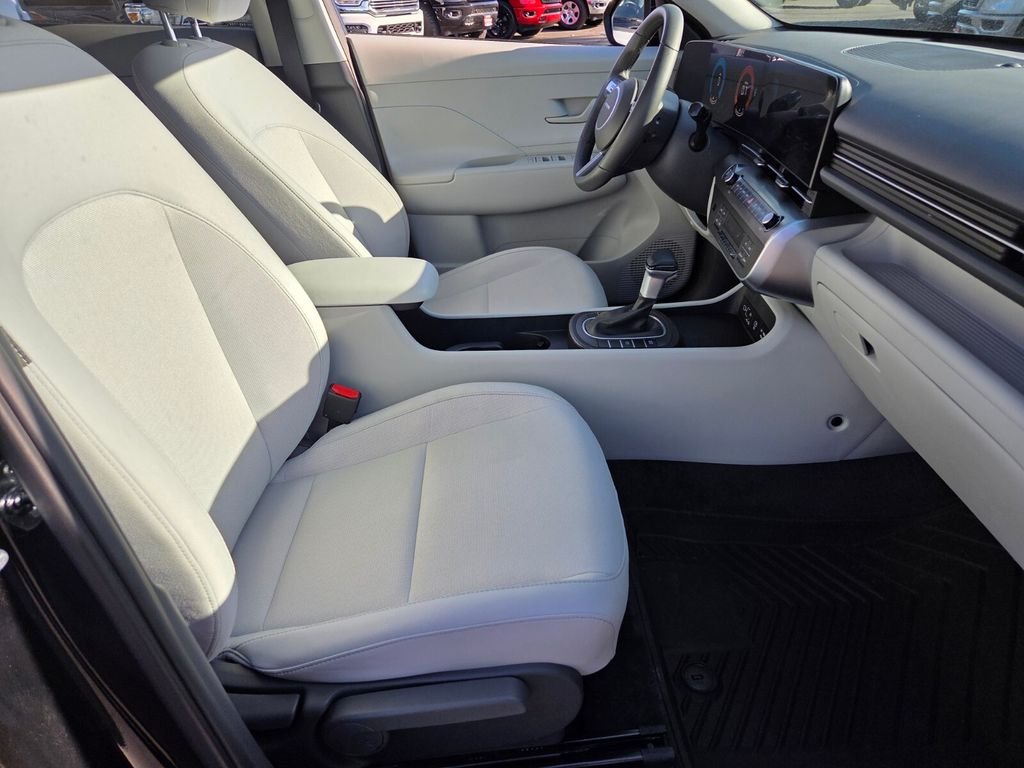 Used 2025 Black Hyundai SEL image 19