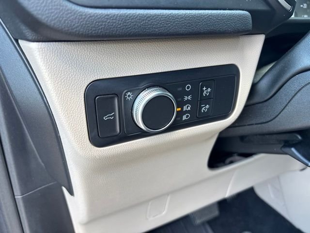 Used 2021 Gold Ford SE image 15