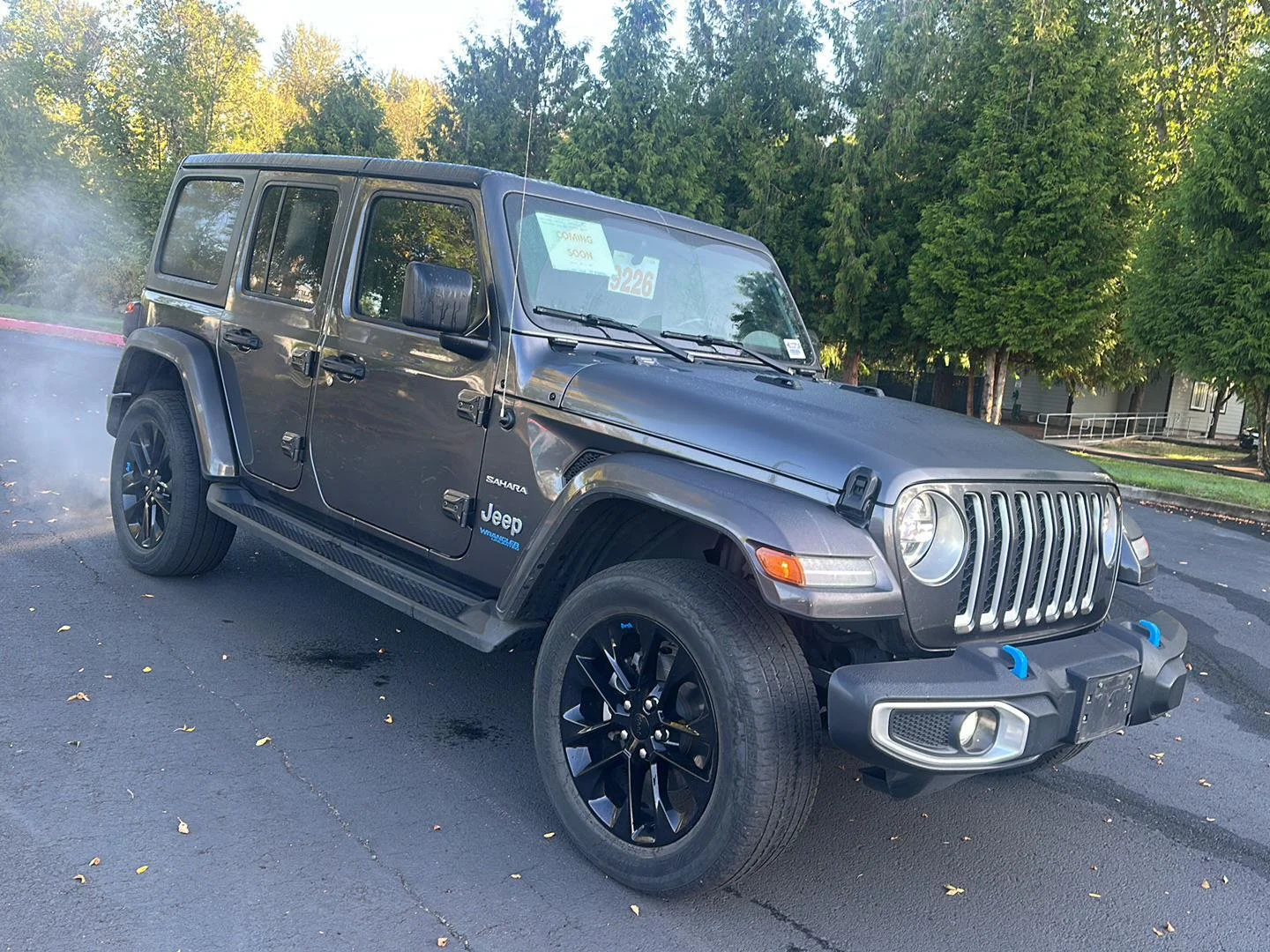 Used 2022 Granite Crystal Metallic Clearcoat Jeep Unlimited Sahara image 5