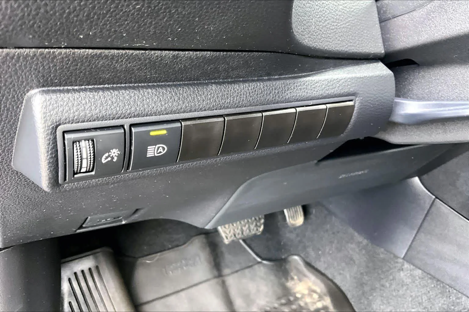 Certified Used 2025 Blueprint Toyota SE image 33