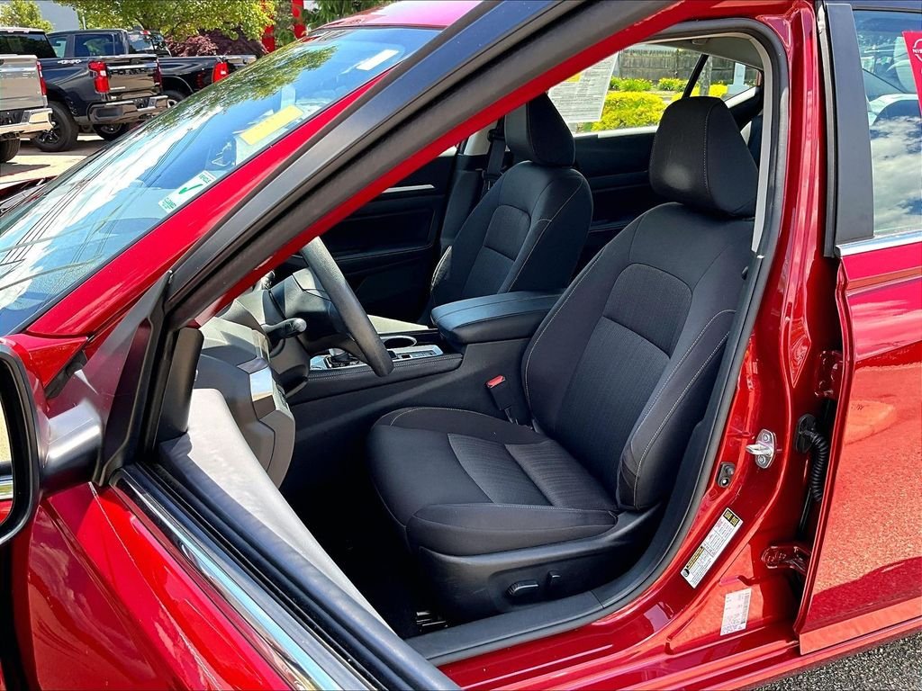 Certified Used 2023 Red Nissan 2.5 SV image 10