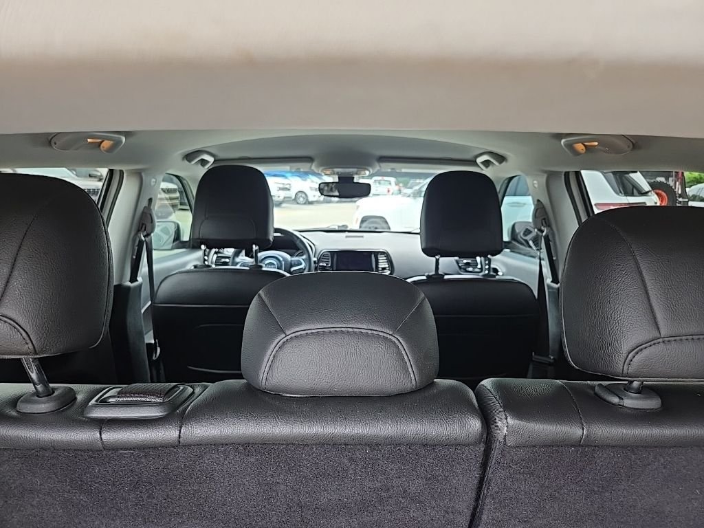 Used 2018 White Jeep Latitude image 91