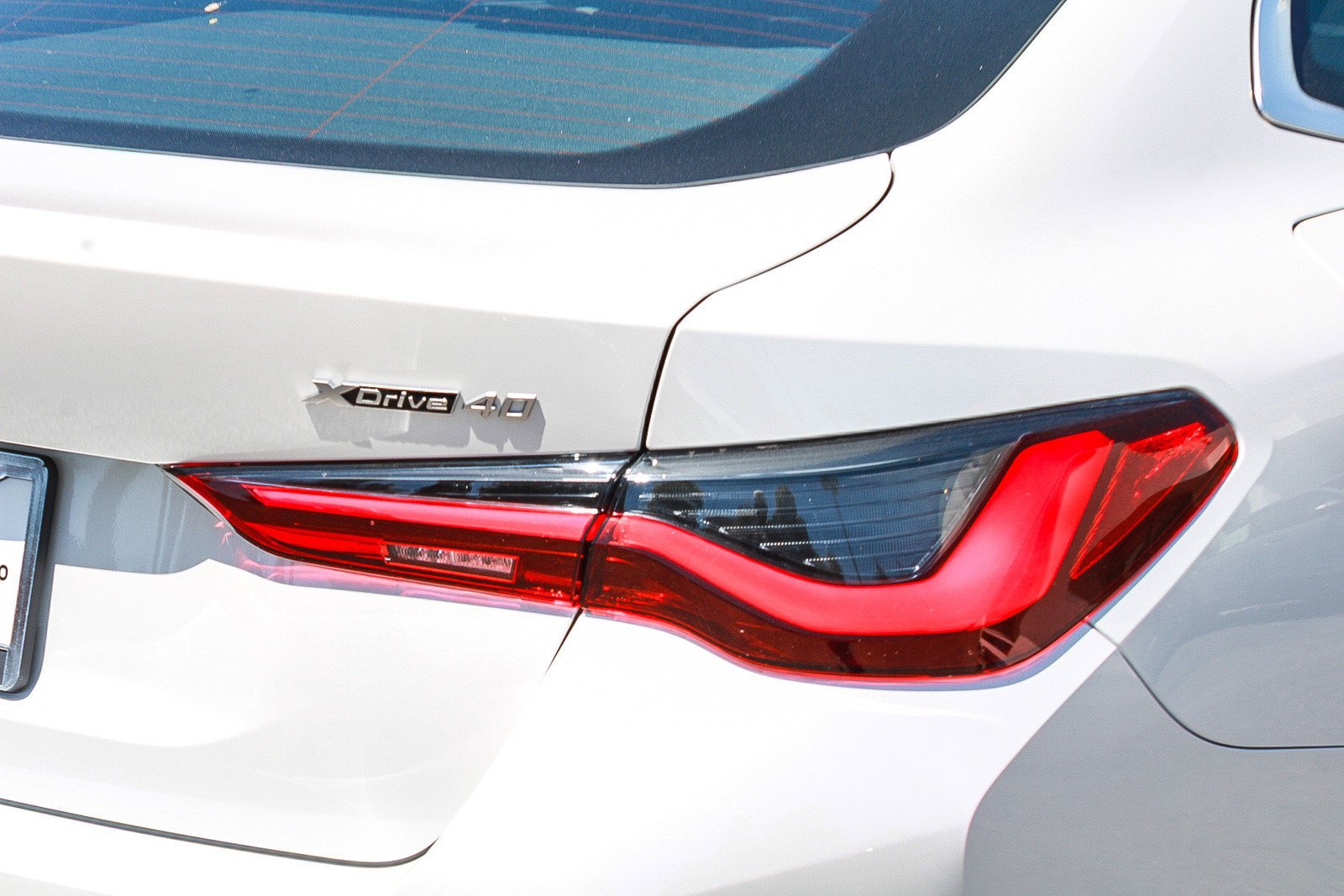New 2026 Mineral White Metallic BMW xDrive40 image 7