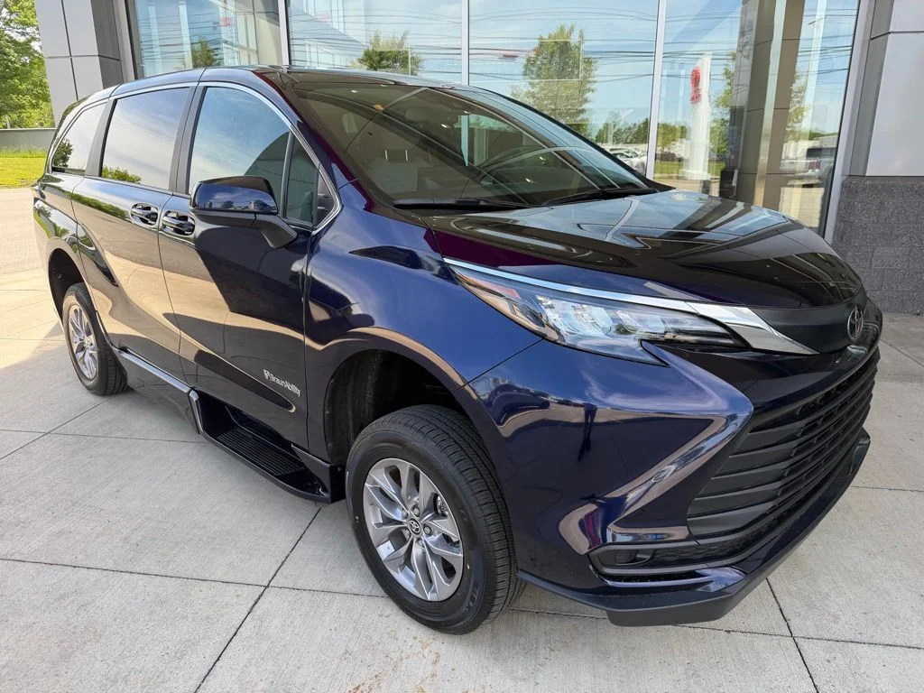 Used 2026  Toyota LE image 7