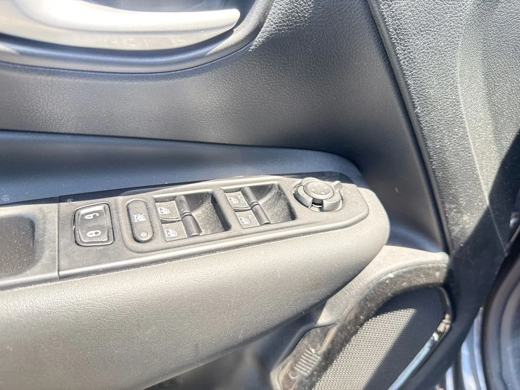 Used 2023 Gray Jeep Altitude image 12