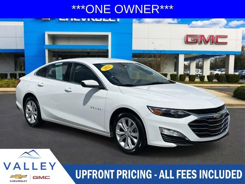 Used 2025 Summit White Chevrolet 1LT image 1