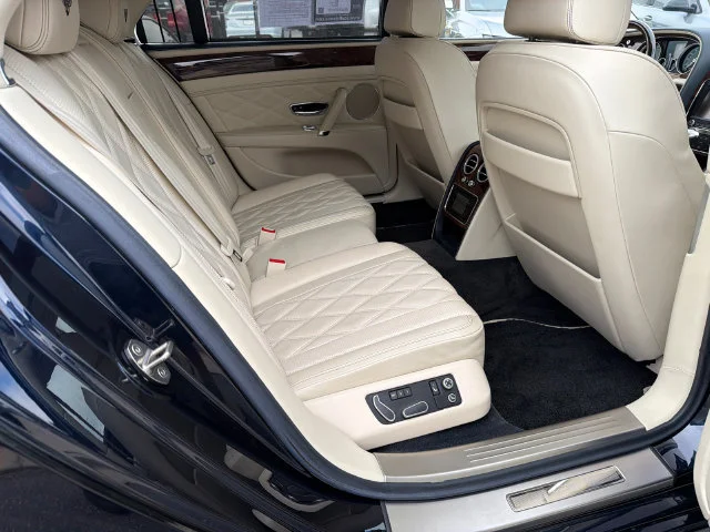 Used 2014 Blue Bentley W12 image 15