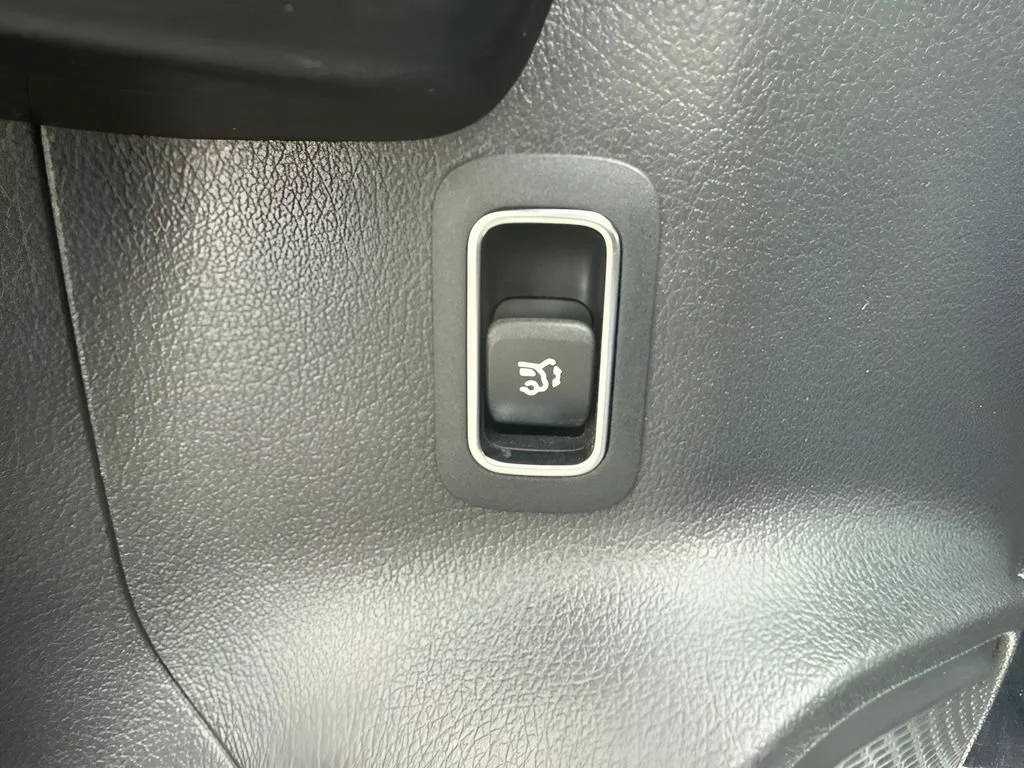 Used 2025 Black Mercedes-Benz GLA 250 image 26