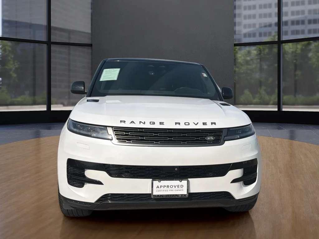Used 2024 White Land Rover SE image 11