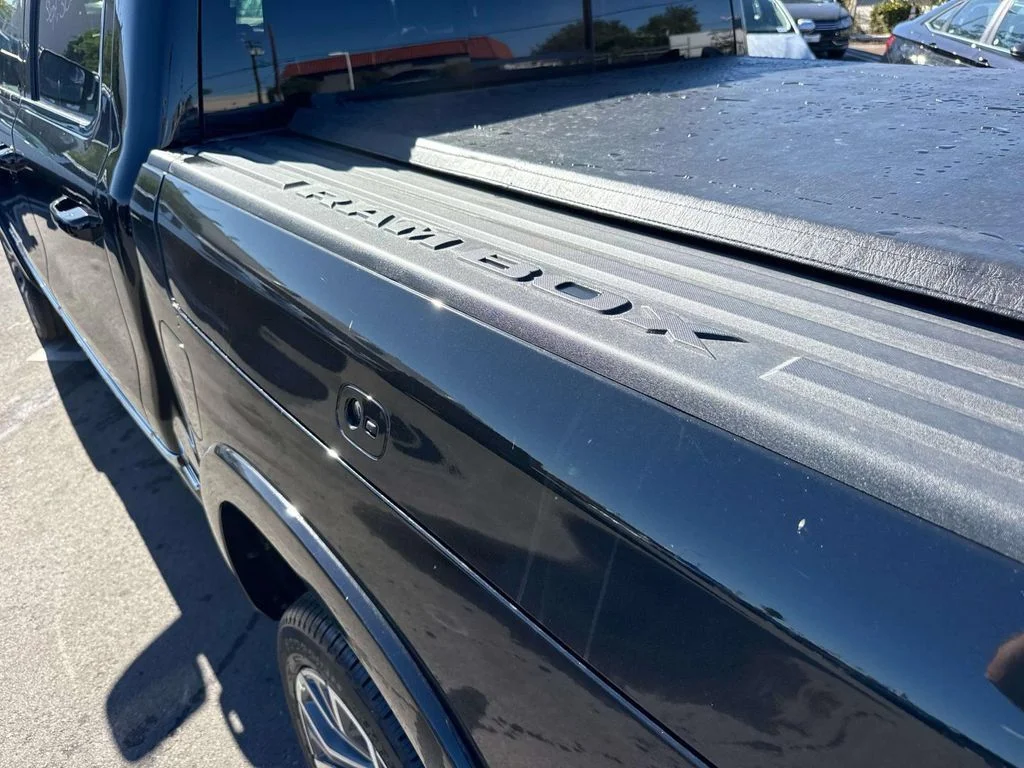New 2026 Diamond Black Crystal Pearl-Coat Exterior Paint RAM Tungsten image 9