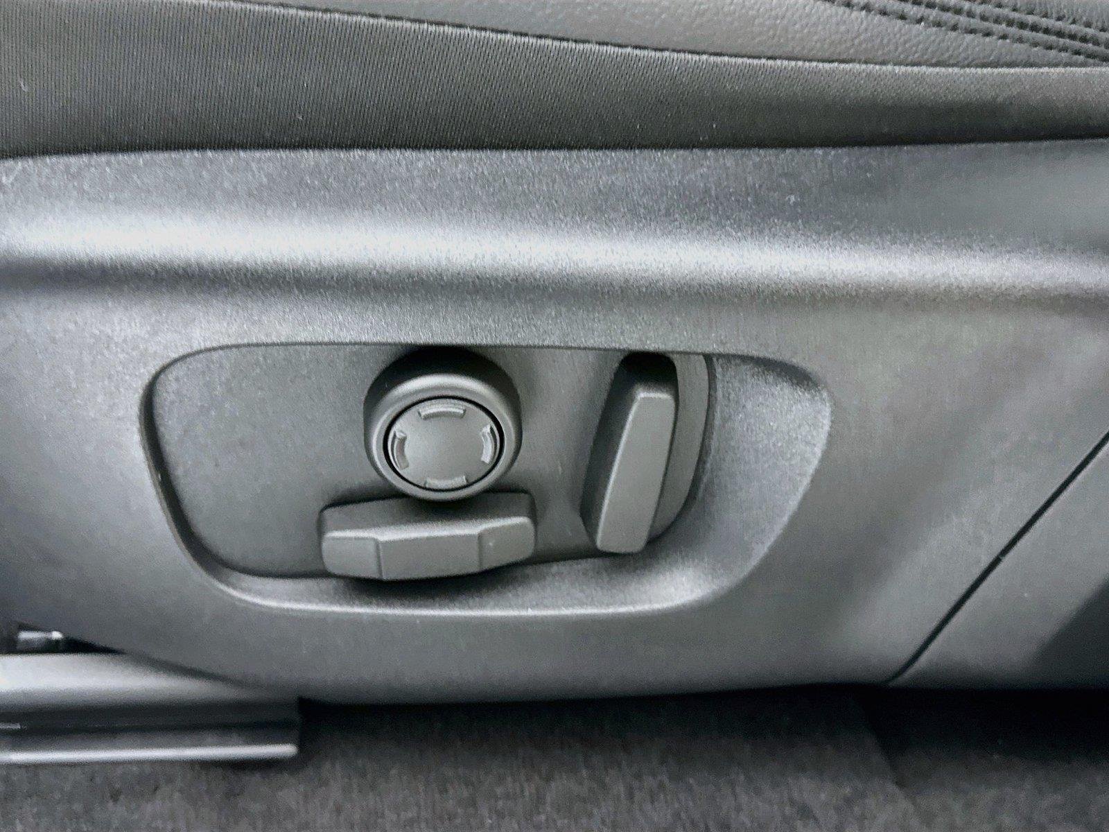 Certified Used 2026 Fuji White Land Rover Dynamic SE image 19
