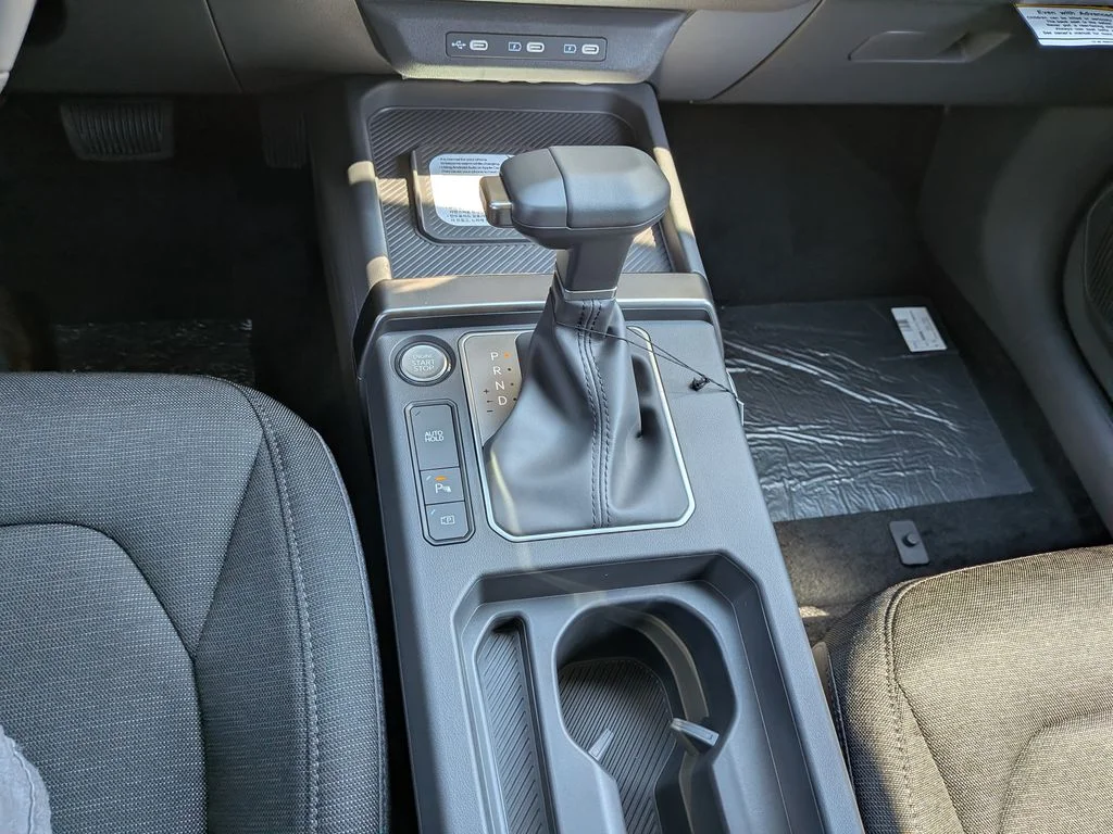 New 2027 Pale Gray Kia S image 18